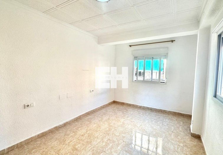 Segunda mano - Apartamento  - Torrevieja - Estacion De Autobuses