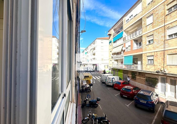 Segunda mano - Apartamento  - Torrevieja - Estacion De Autobuses