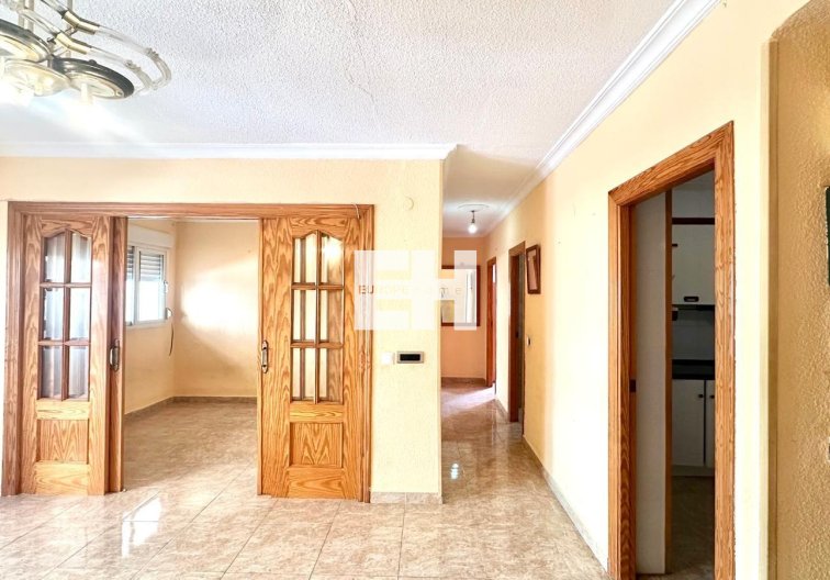 Segunda mano - Apartamento  - Torrevieja - Estacion De Autobuses