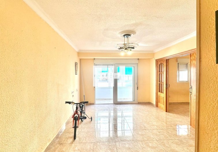 Segunda mano - Apartamento  - Torrevieja - Estacion De Autobuses