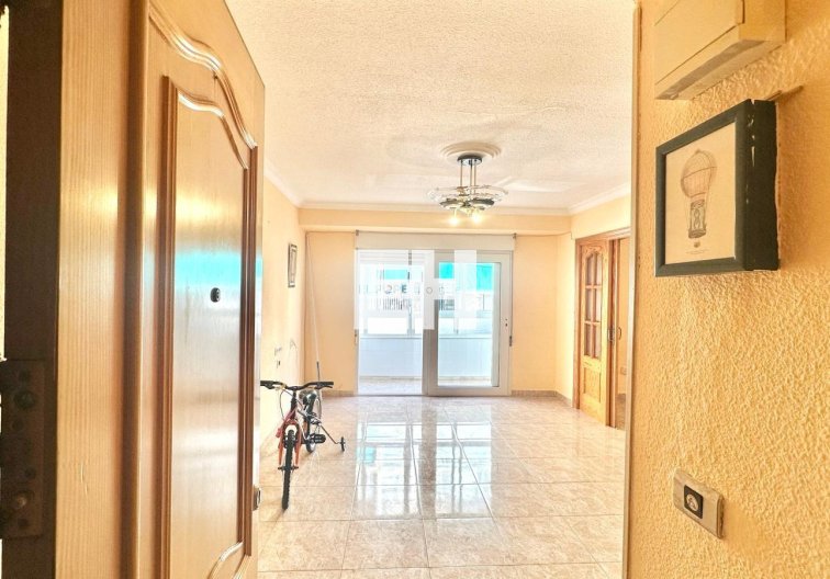 Segunda mano - Apartamento  - Torrevieja - Estacion De Autobuses