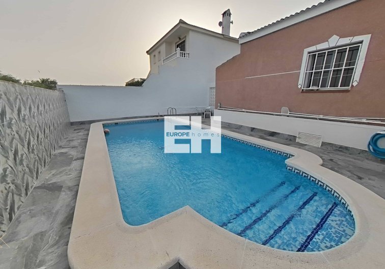 Resale - villa - Torrevieja - San Luis