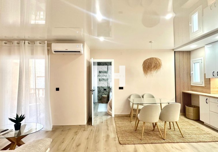 Resale - Apartment - Torrevieja - Centro