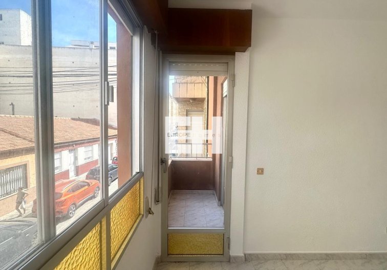 Segunda mano - Apartamento  - Torrevieja - Estacion De Autobuses