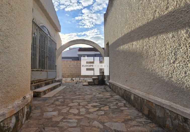 Segunda mano - villa - Torrevieja - Costa Blanca