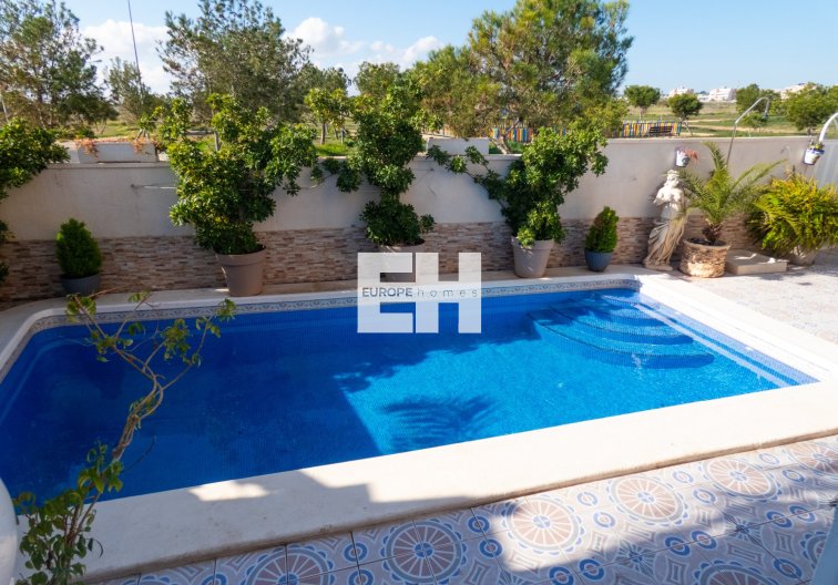 Segunda mano - villa - Playa Flamenca - Costa Blanca