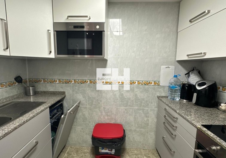 Segunda mano - Apartamento  - Torrevieja - Estacion De Autobuses