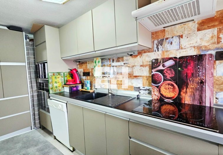 Resale - Apartment - Torrevieja - Playa de los Naúfragos