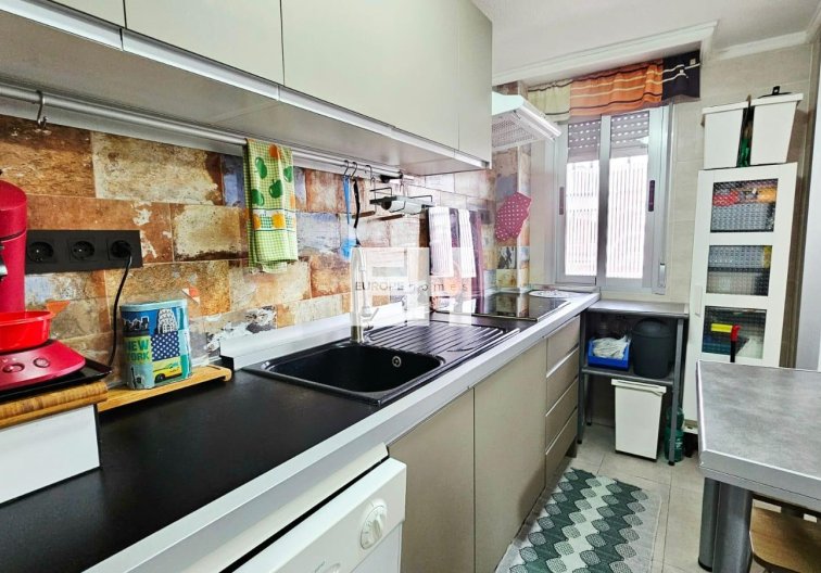 Resale - Apartment - Torrevieja - Playa de los Naúfragos