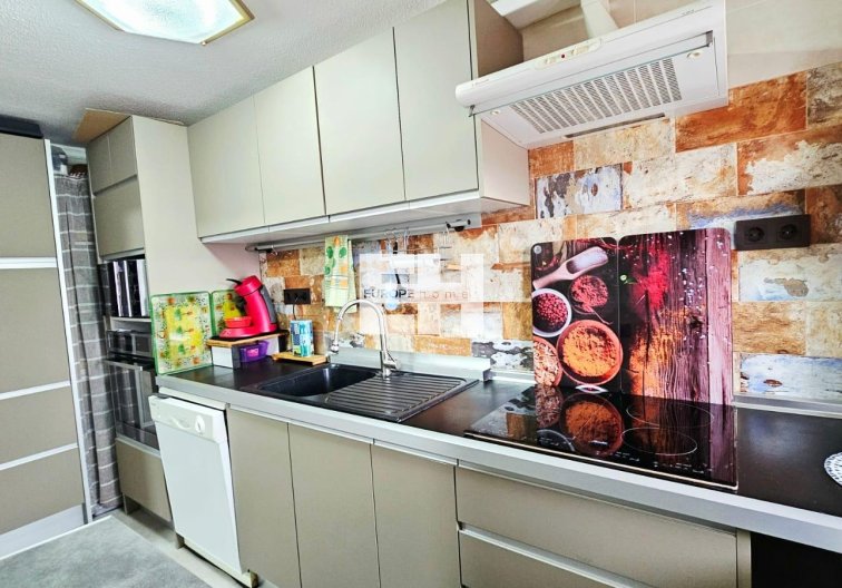 Resale - Apartment - Torrevieja - Playa de los Naúfragos