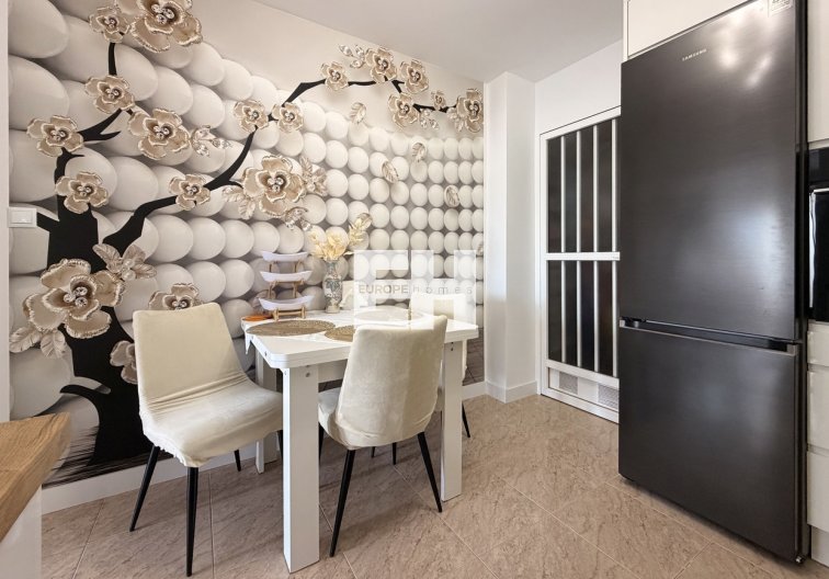 Segunda mano - Apartamento  - Torrevieja - Urb. Calas Blancas III