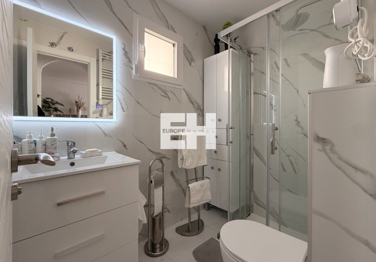 Segunda mano - Apartamento  - Torrevieja - Urb. Calas Blancas III