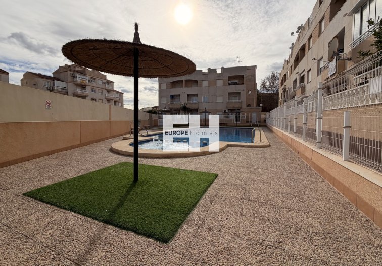 Segunda mano - Apartamento  - Torrevieja - Urb. Calas Blancas III
