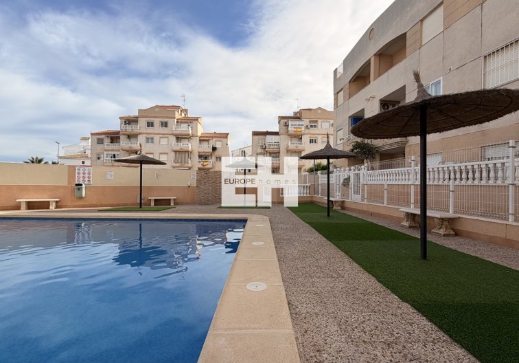 Segunda mano - Apartamento  - Torrevieja - Urb. Calas Blancas III
