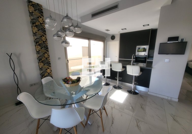 Resale - villa - Villamartin - Costa Blanca
