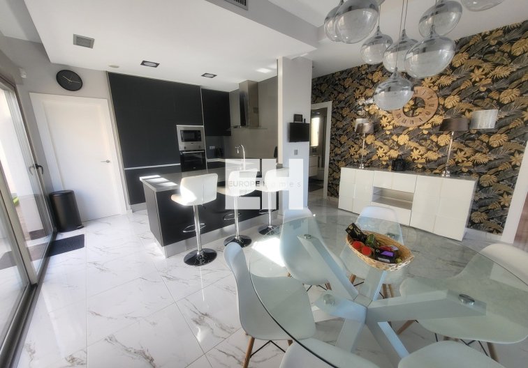 Resale - villa - Villamartin - Costa Blanca