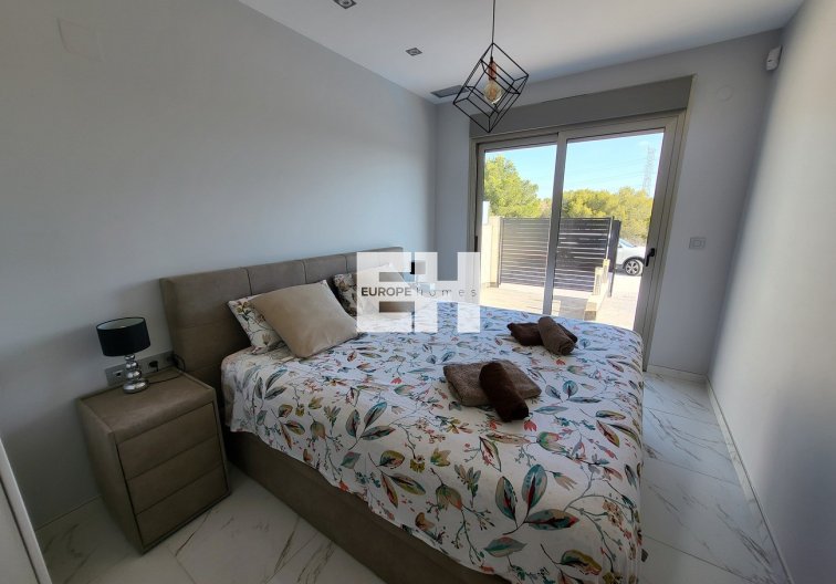 Resale - villa - Villamartin - Costa Blanca