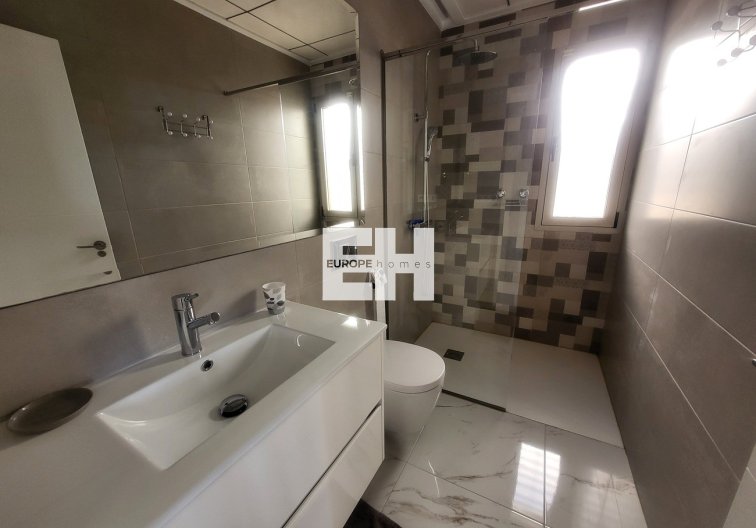 Resale - villa - Villamartin - Costa Blanca