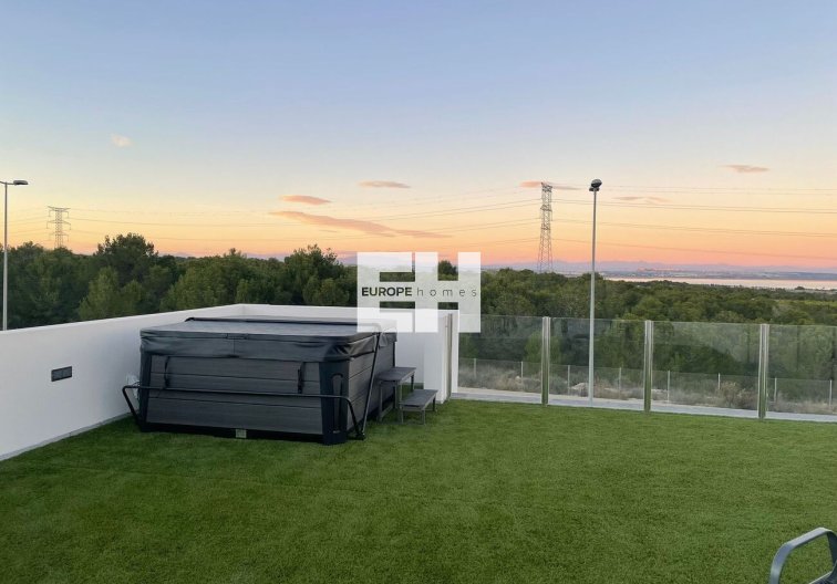 Resale - villa - Villamartin - Costa Blanca