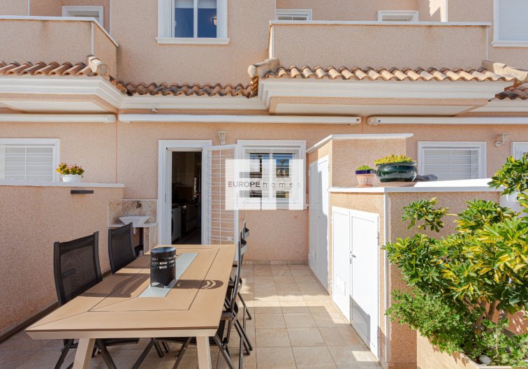 Resale - villa - Orihuela Costa - Costa Blanca