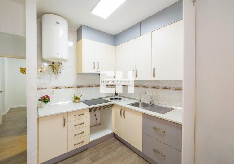 Segunda mano - Apartamento  - Torrevieja - Estacion De Autobuses