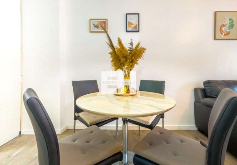 Segunda mano - Apartamento  - Torrevieja - Estacion De Autobuses