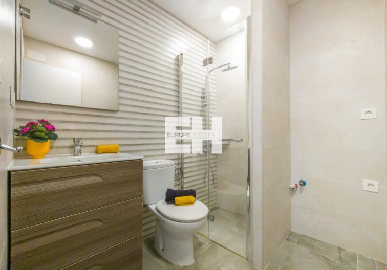 Segunda mano - Apartamento  - Torrevieja - Estacion De Autobuses