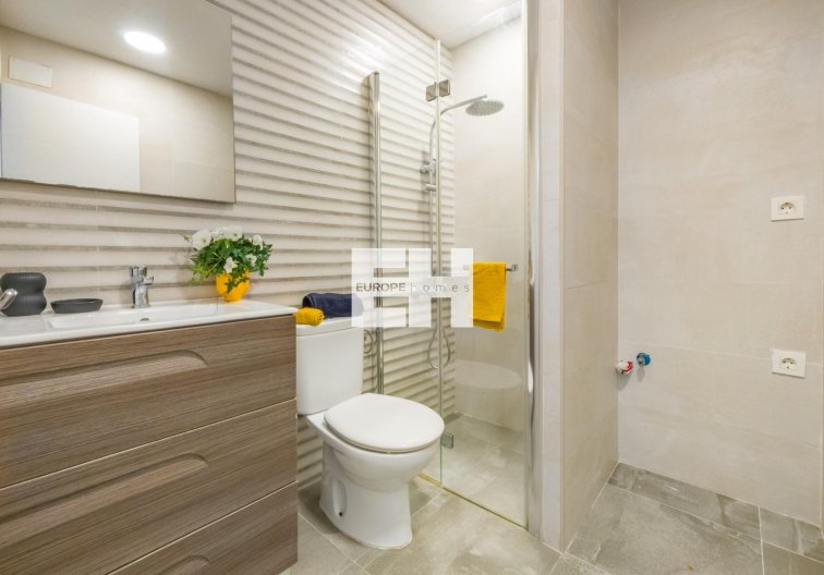 Segunda mano - Apartamento  - Torrevieja - Estacion De Autobuses