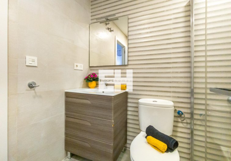 Segunda mano - Apartamento  - Torrevieja - Estacion De Autobuses