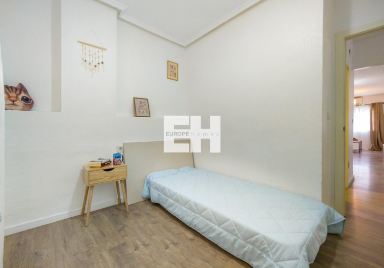 Segunda mano - Apartamento  - Torrevieja - Estacion De Autobuses