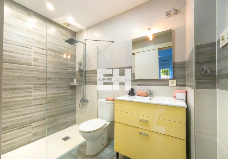 Segunda mano - Apartamento  - Torrevieja - Estacion De Autobuses