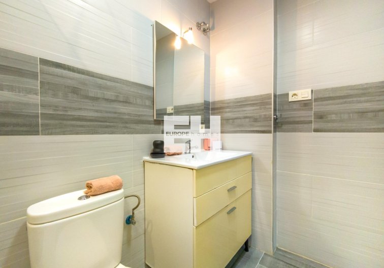 Segunda mano - Apartamento  - Torrevieja - Estacion De Autobuses