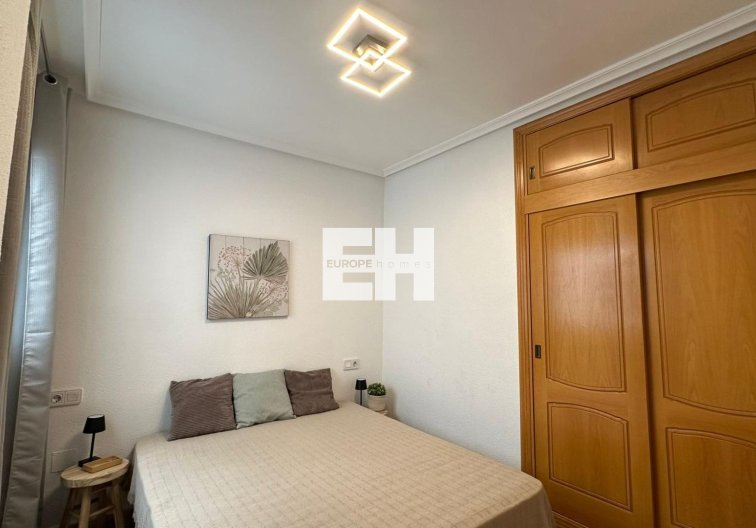 Segunda mano - Apartamento  - Torrevieja - Estacion De Autobuses