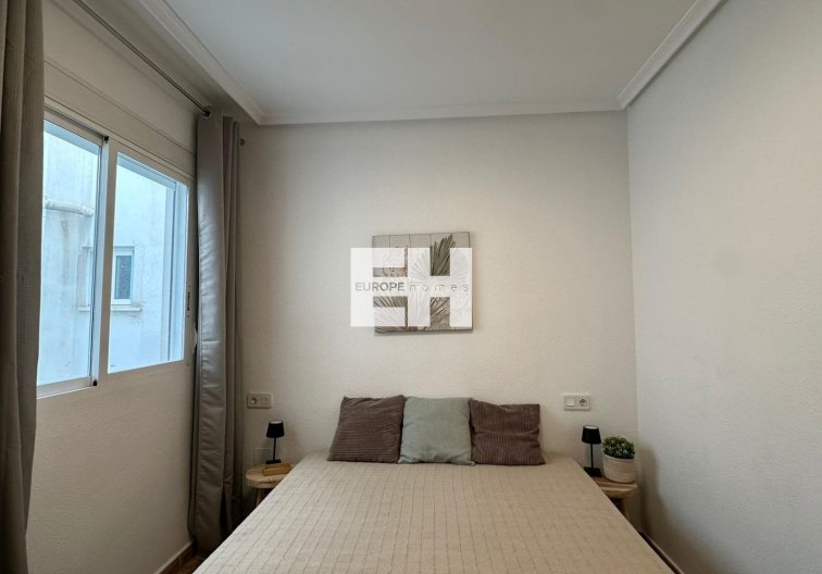 Segunda mano - Apartamento  - Torrevieja - Estacion De Autobuses