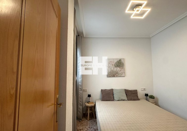 Segunda mano - Apartamento  - Torrevieja - Estacion De Autobuses