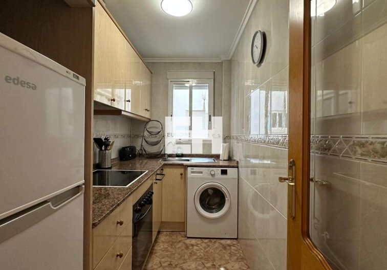 Segunda mano - Apartamento  - Torrevieja - Estacion De Autobuses