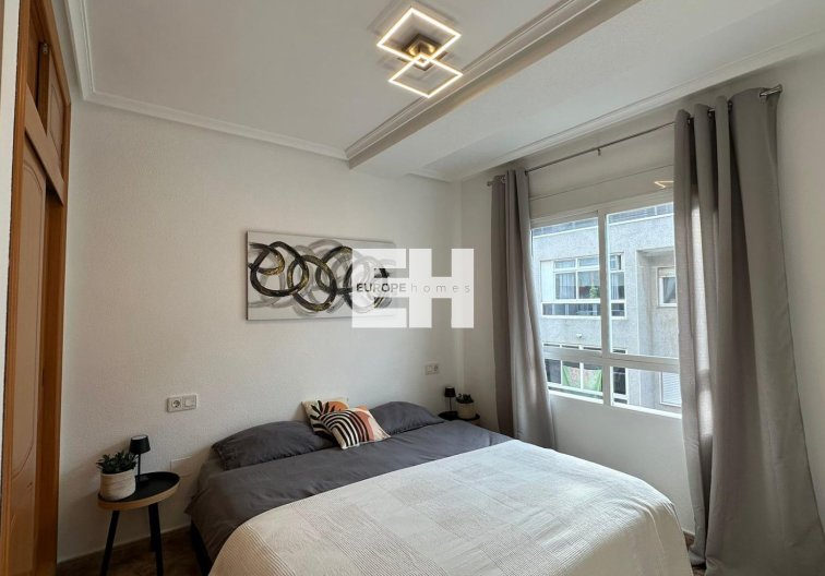 Segunda mano - Apartamento  - Torrevieja - Estacion De Autobuses