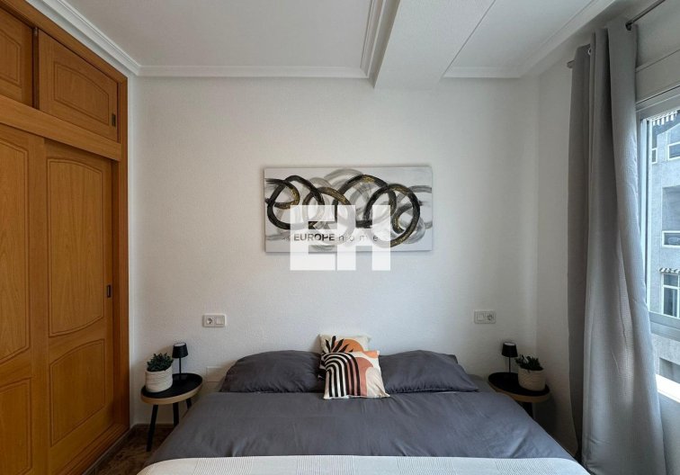 Segunda mano - Apartamento  - Torrevieja - Estacion De Autobuses