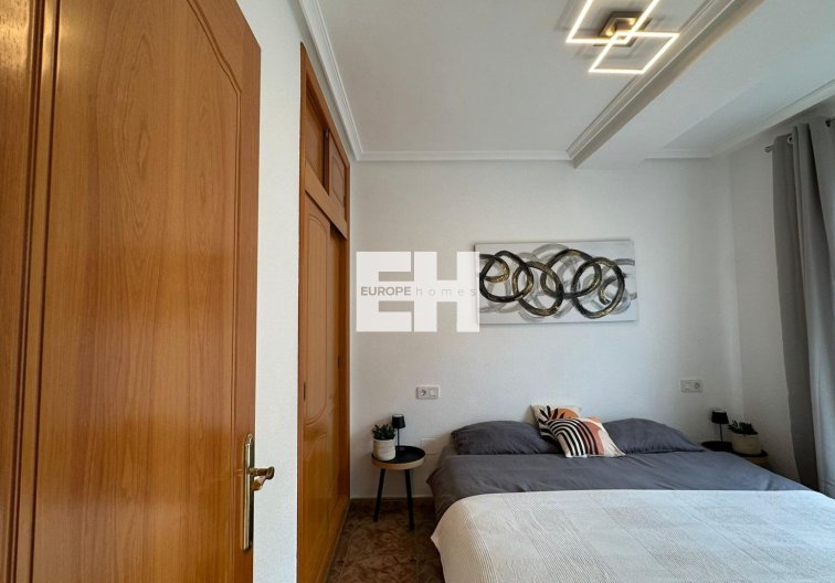 Segunda mano - Apartamento  - Torrevieja - Estacion De Autobuses