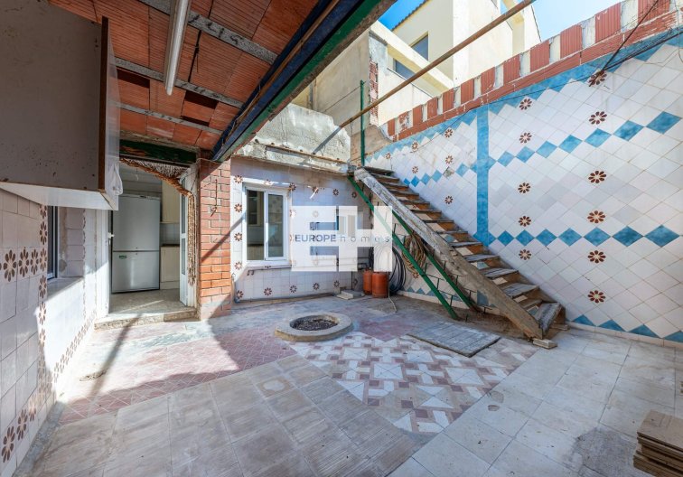 Resale - town house - Alicante - San Agustín