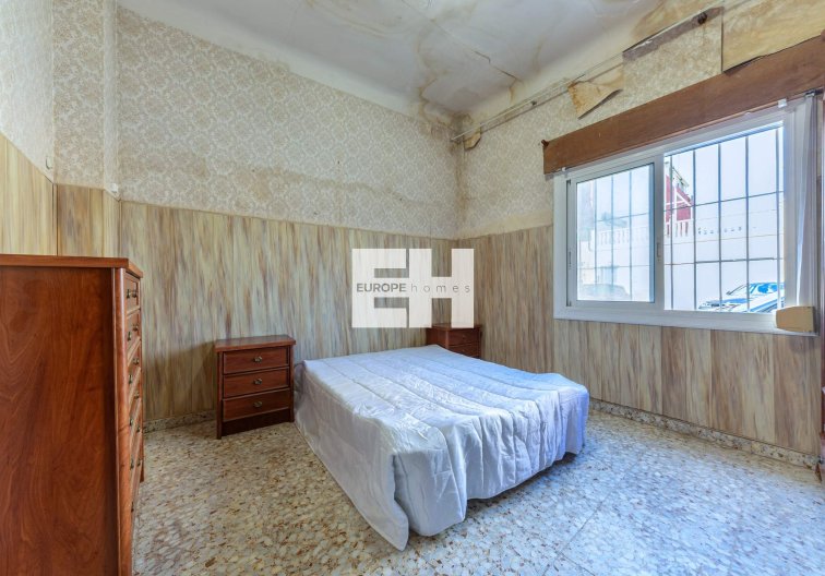 Resale - town house - Alicante - San Agustín