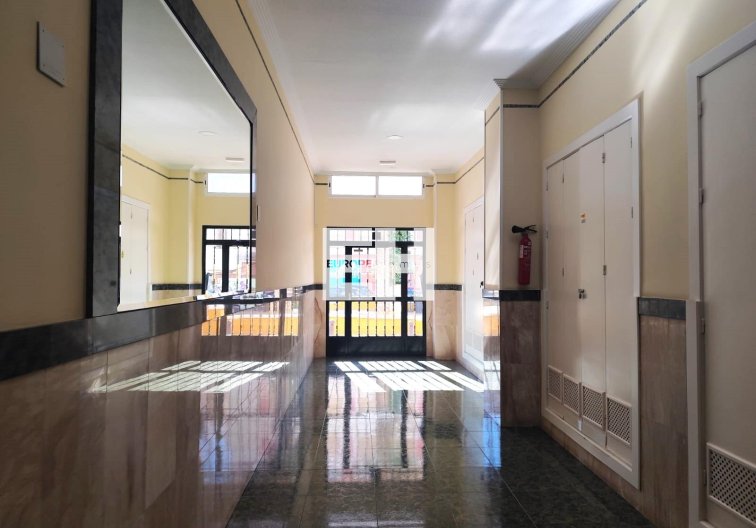 Resale - Apartment - Torrevieja - Centro