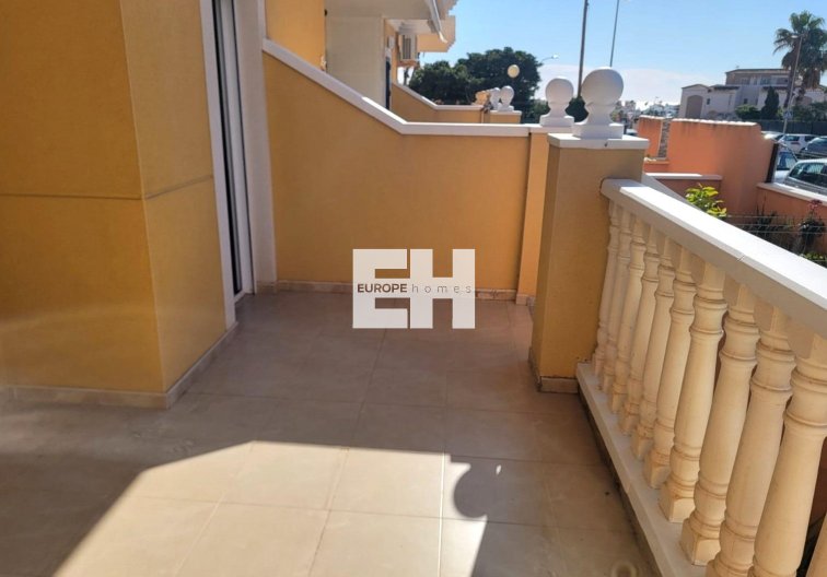 Resale - Apartment - Torrevieja - Aguas Nuevas