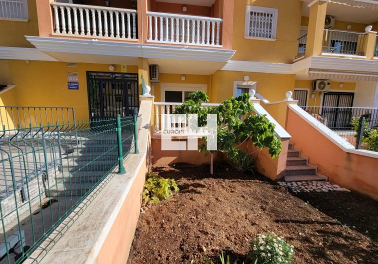 Resale - Apartment - Torrevieja - Aguas Nuevas