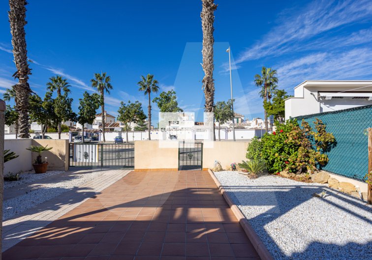 Herverkoop - villa - Guardamar del Segura - Urbanizaciones