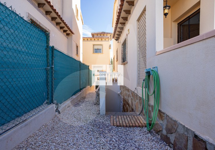 Herverkoop - villa - Guardamar del Segura - Urbanizaciones