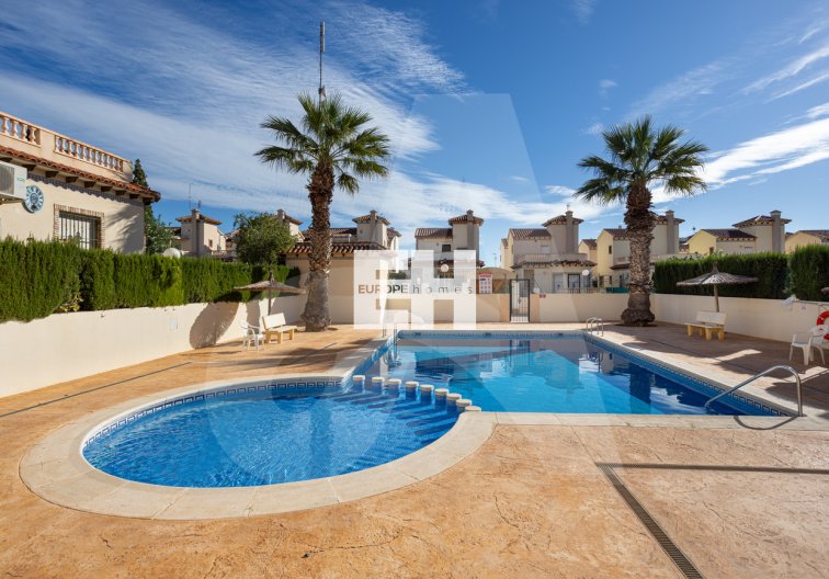 Herverkoop - villa - Guardamar del Segura - Urbanizaciones