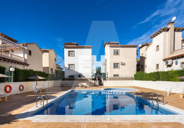 Herverkoop - villa - Guardamar del Segura - Urbanizaciones