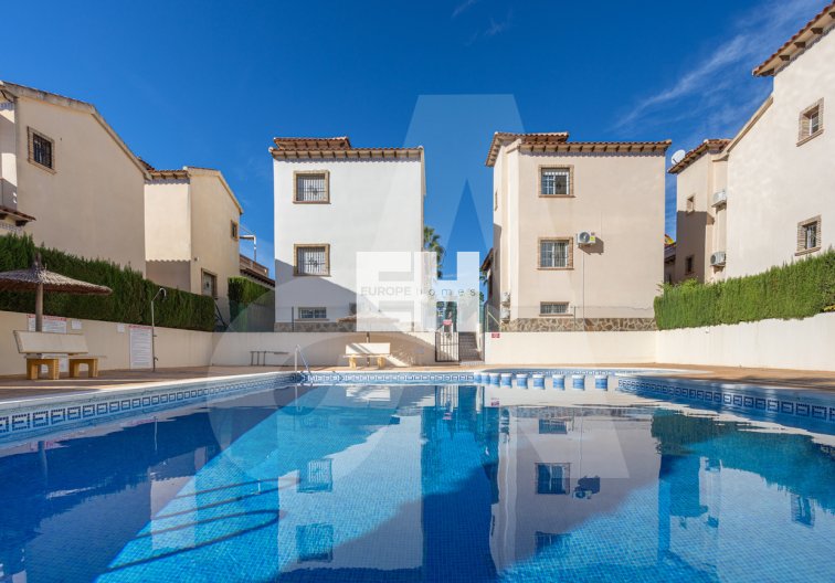 Herverkoop - villa - Guardamar del Segura - Urbanizaciones