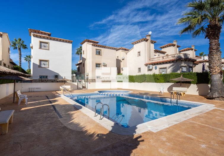 Herverkoop - villa - Guardamar del Segura - Urbanizaciones